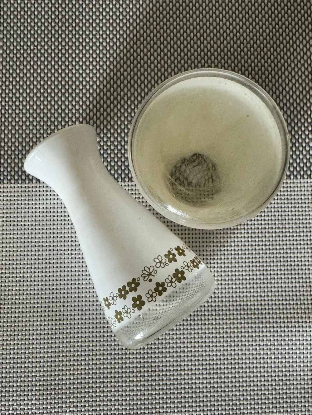Pyrex Spring Blossom Shakers - Picture 3 of 7